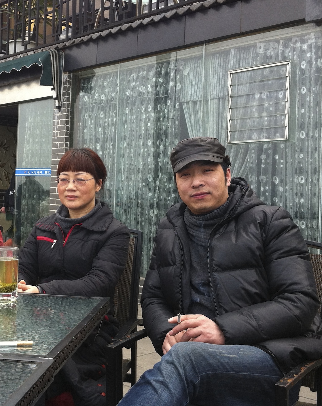 Documentation of the 2012 visit to Suining: Liu Qiming meets, shares a meal and talks with family members of Liu Xianbin and Chen Wei.